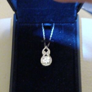 Elegant Silver Pendant Necklace